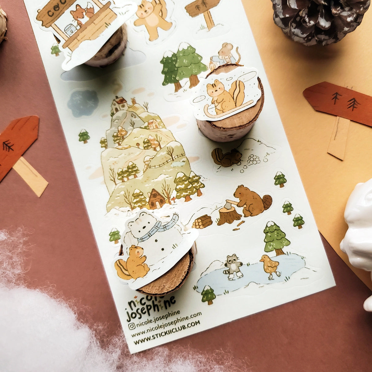 ❄️🐻 Bundle up for a heartwarming winter tale with these woodland cuties by @nicole.josephine! Bears, squirrels, foxes, and bunnies spend snowy days sipping cocoa, building snowfriends, and ice skating across frozen ponds. From lantern-lit strolls through pine forests to cozy cabins, this sheet is filled with all the magic of a perfect winter day.