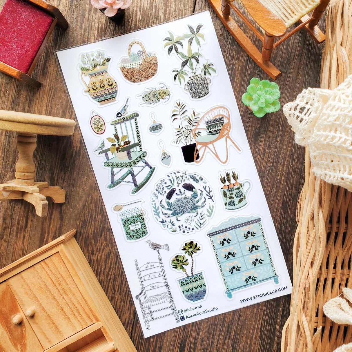 STICKII Serene Botanical Home Sticker Sheet
🪴🪑 In a quaint cottage by the sea, rocking chairs wait by sunny windows, painted pots overflow with plant life, and a spice cabinet murmurs its secrets. With gorgeous details and soft blue hues, @aliciauraa’s designs take us to a serene home where every object holds a story.