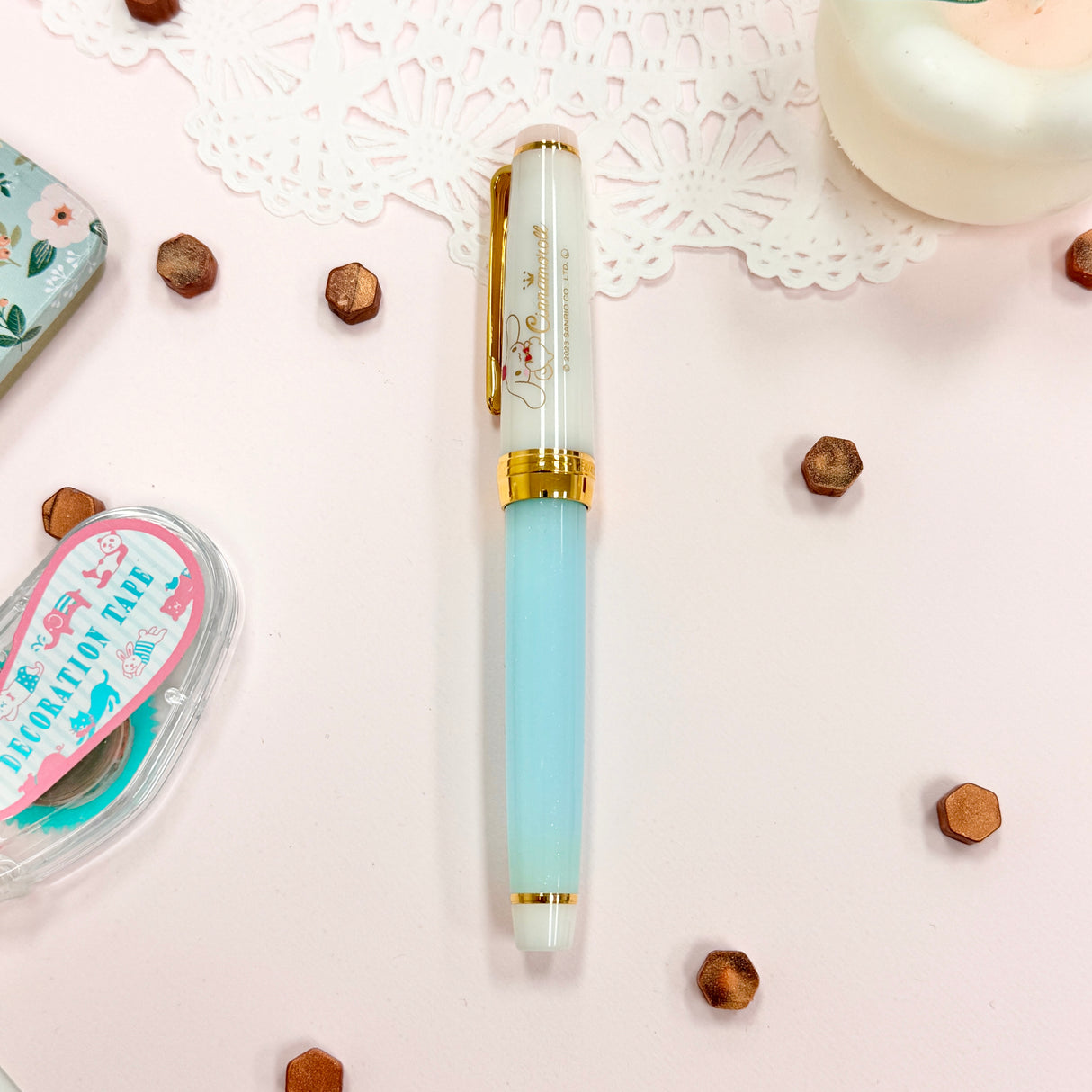 Sailor Limited Edition Professional Gear Slim Fountain Pen - Cinnamoroll
Discover a charming collaboration between Sailor Fountain Pen and Sanrio’s beloved character, Cinnamoroll! This limited-edition fountain pen captures the elegant and adorable world of Cinnamoroll, featuring luxurious gold accents on the clip and ring, along with special Cinnamoroll logo motifs on the cap, finial, and nib. The 14k gold nib is beautifully engraved with Cinnamoroll’s face, adding a delightful touch to this unique wr