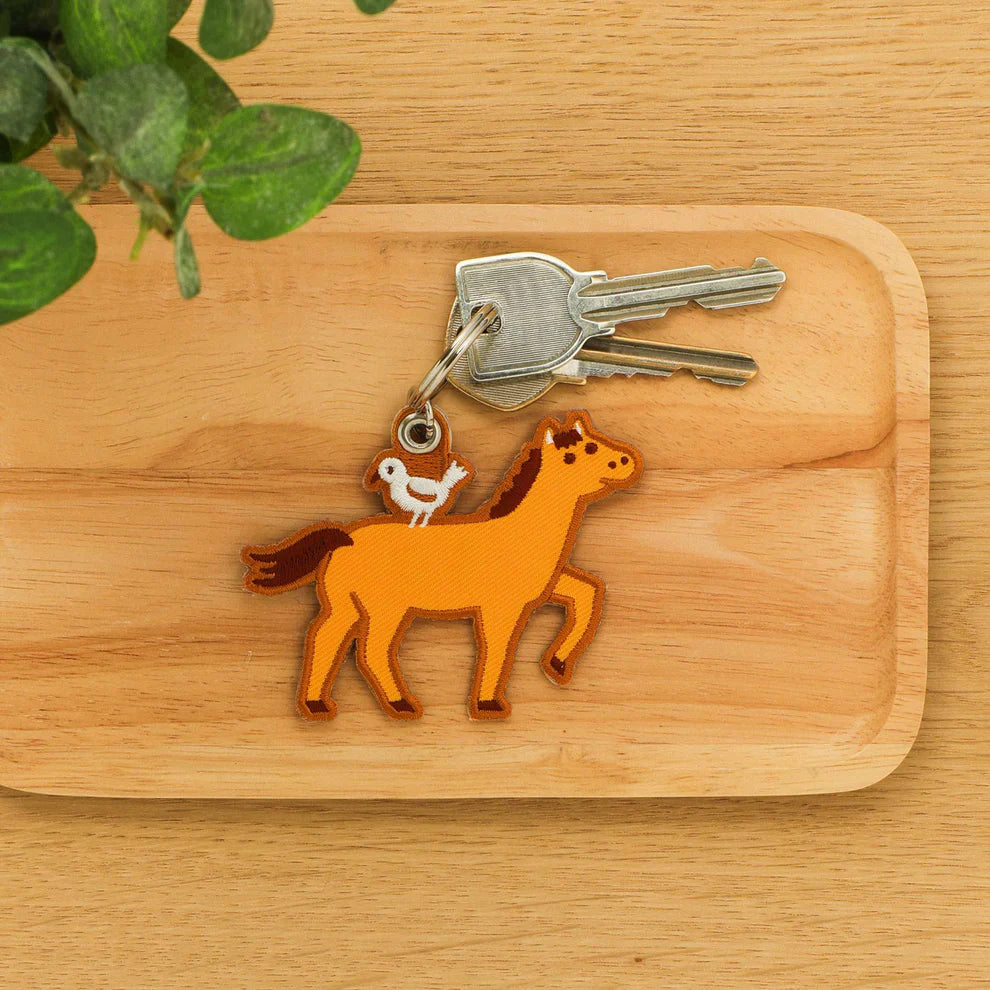 An embroidery keychain featuring the Horse which is the seventh sign of the Chinese zodiac. The horse symbolizes vitality and bold changes. Get lucky to use it as a keychain and a tag for your planner. LNY is February 17th this year!
A little bird perched atop on the brown horse adds a charming accent. The back side is embroidered with the word "uma" in hiragana, meaning a horse in Japanese. 