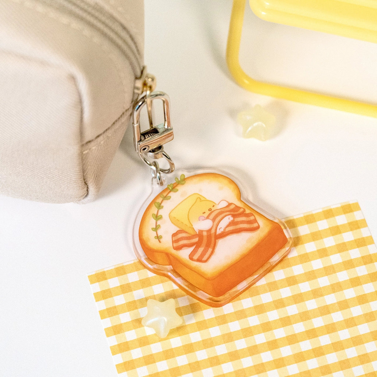 The Sweet Dreams keychains feature Muffin Corner characters sleeping on top of some of their favorite foods. Devyegg is sleeping a warm piece of toast after a late night of working.
Details:
Approximate Dimensions: 1.6” x 1.8” (4.1cm x 4.4cm)
Material: Acrylic
Double-sided
Comes with 1 Keychain