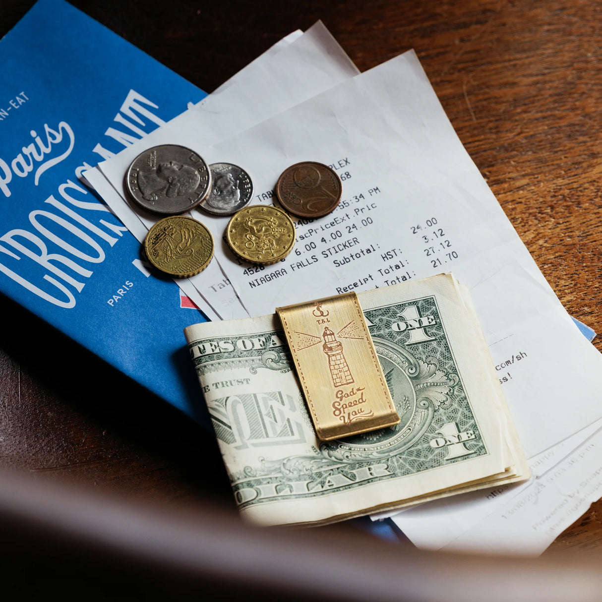 A brass money clip, handcrafted one by one with care.
Not only for holding bills—it’s also useful for keeping documents together with a notebook or planner.
Engraved with the message “God Speed You” and a lighthouse motif, wishing safe travels ahead.
Size: Approx. W2.3 x H5.3cm
As you use it, the brass will develop a natural patina over time—enjoy the changing character that comes with age.
Color: The color you see on your screen may differ from the actual product.
Brass Products
Due to the nature of