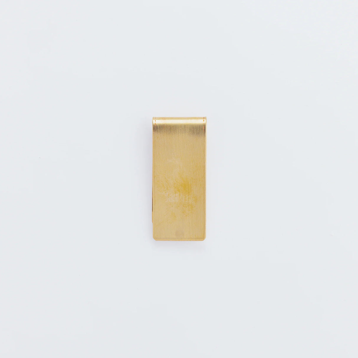 A brass money clip, handcrafted one by one with care.
Not only for holding bills—it’s also useful for keeping documents together with a notebook or planner.
Engraved with the message “God Speed You” and a lighthouse motif, wishing safe travels ahead.
Size: Approx. W2.3 x H5.3cm
As you use it, the brass will develop a natural patina over time—enjoy the changing character that comes with age.
Color: The color you see on your screen may differ from the actual product.
Brass Products
Due to the nature of