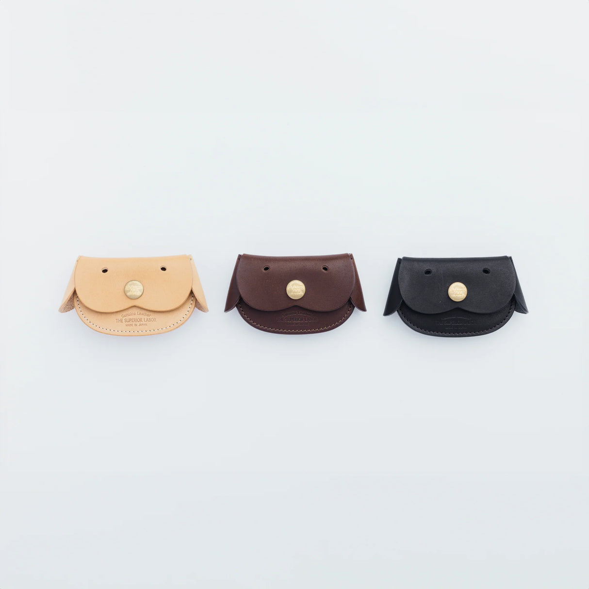 A coin purse with a dog motif.
It is small enough to carry in your pocket when you are out and about. Compact and sturdy, it can be used for many years, and the design is cute and makes a nice accent.