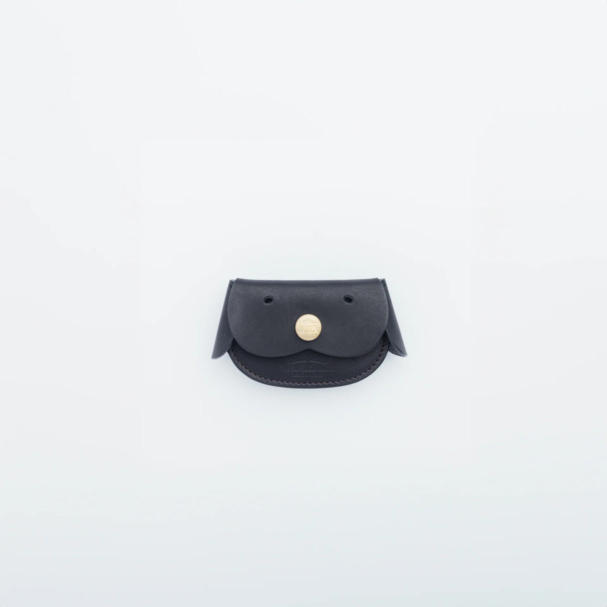 A coin purse with a dog motif.
It is small enough to carry in your pocket when you are out and about. Compact and sturdy, it can be used for many years, and the design is cute and makes a nice accent.