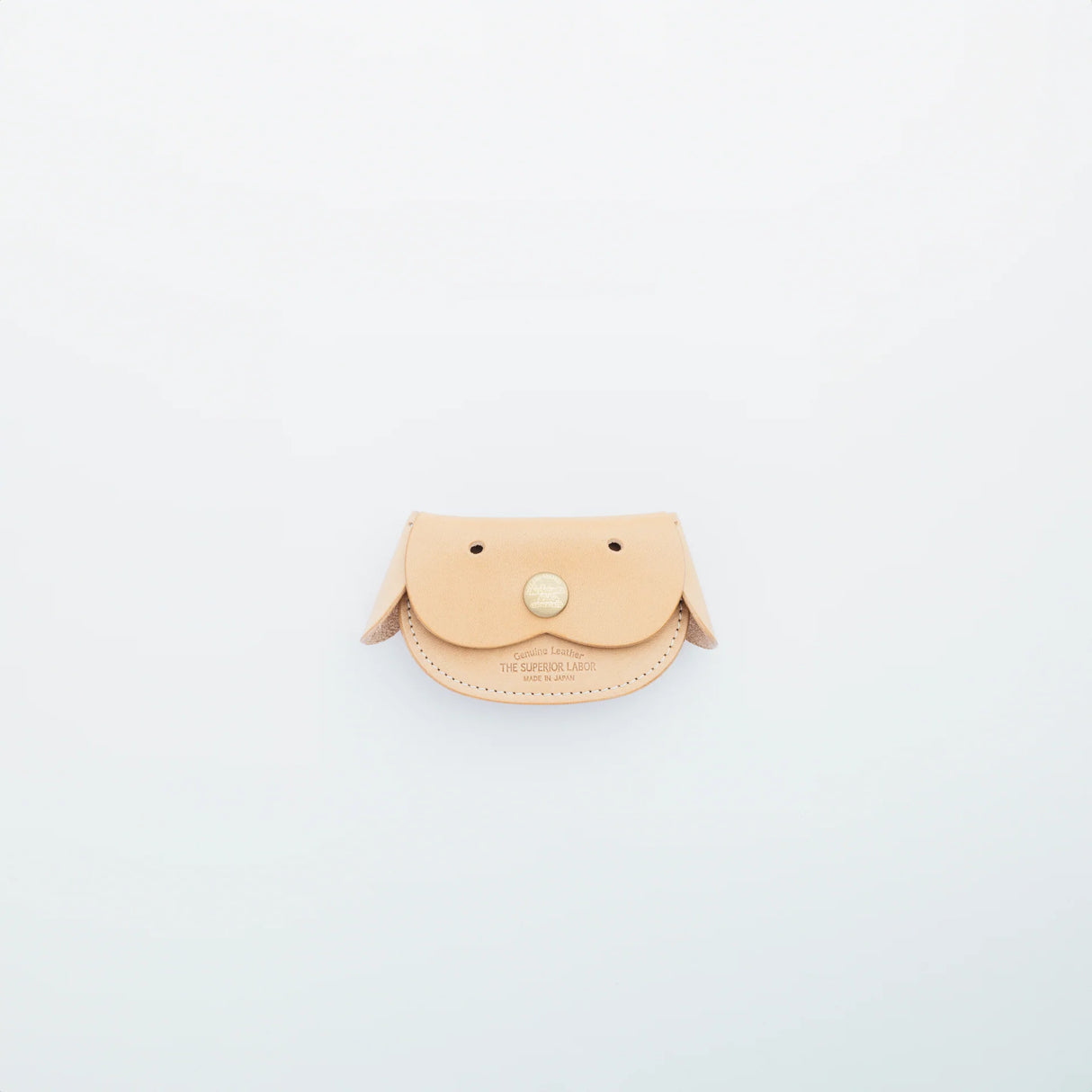 A coin purse with a dog motif.
It is small enough to carry in your pocket when you are out and about. Compact and sturdy, it can be used for many years, and the design is cute and makes a nice accent.