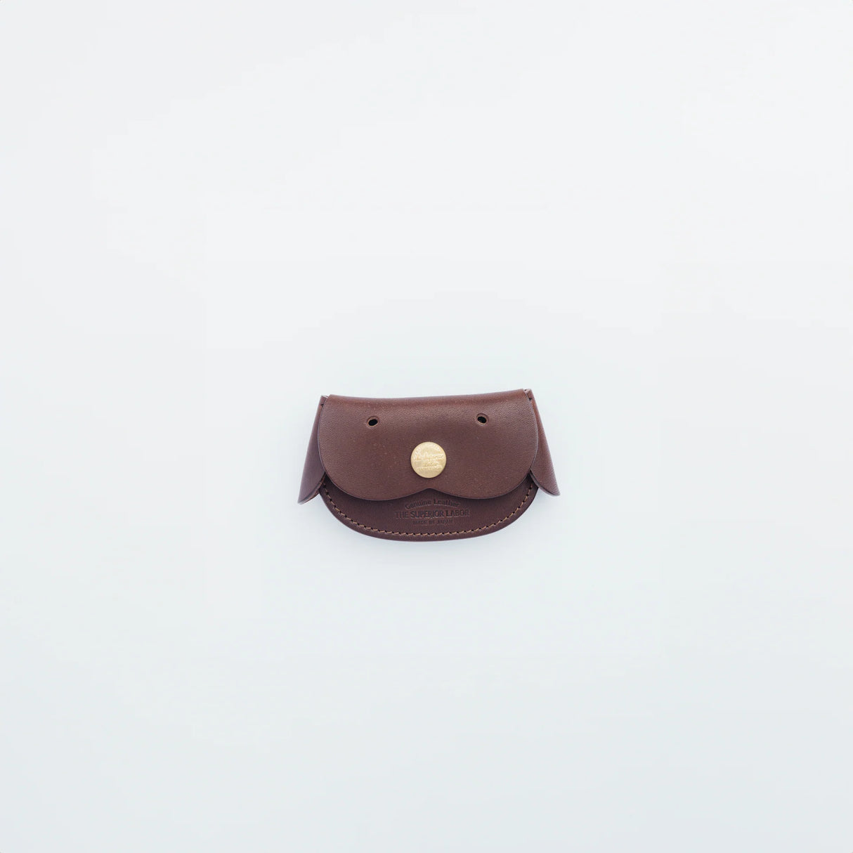A coin purse with a dog motif.
It is small enough to carry in your pocket when you are out and about. Compact and sturdy, it can be used for many years, and the design is cute and makes a nice accent.