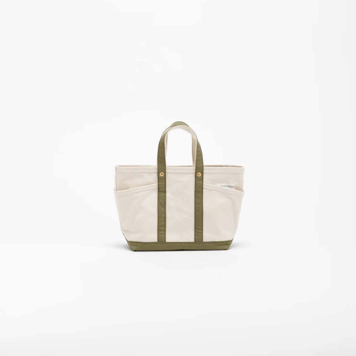 The SUPERIOR LABOR Mini Tote Bag
A simple, timeless canvas bag designed for everyday life.
Its compact size is just right for daily essentials, while the four outer pockets keep your glasses, keys, favorite pens, or notebook neatly organized.
They make it easy to stay tidy and add a touch of extra storage without changing the clean look of the bag.
Size: W37×H23.5×D12.5cm
Canvas Products
Painted areas may be affected by friction or water, which can cause color transfer. Please handle with care.
