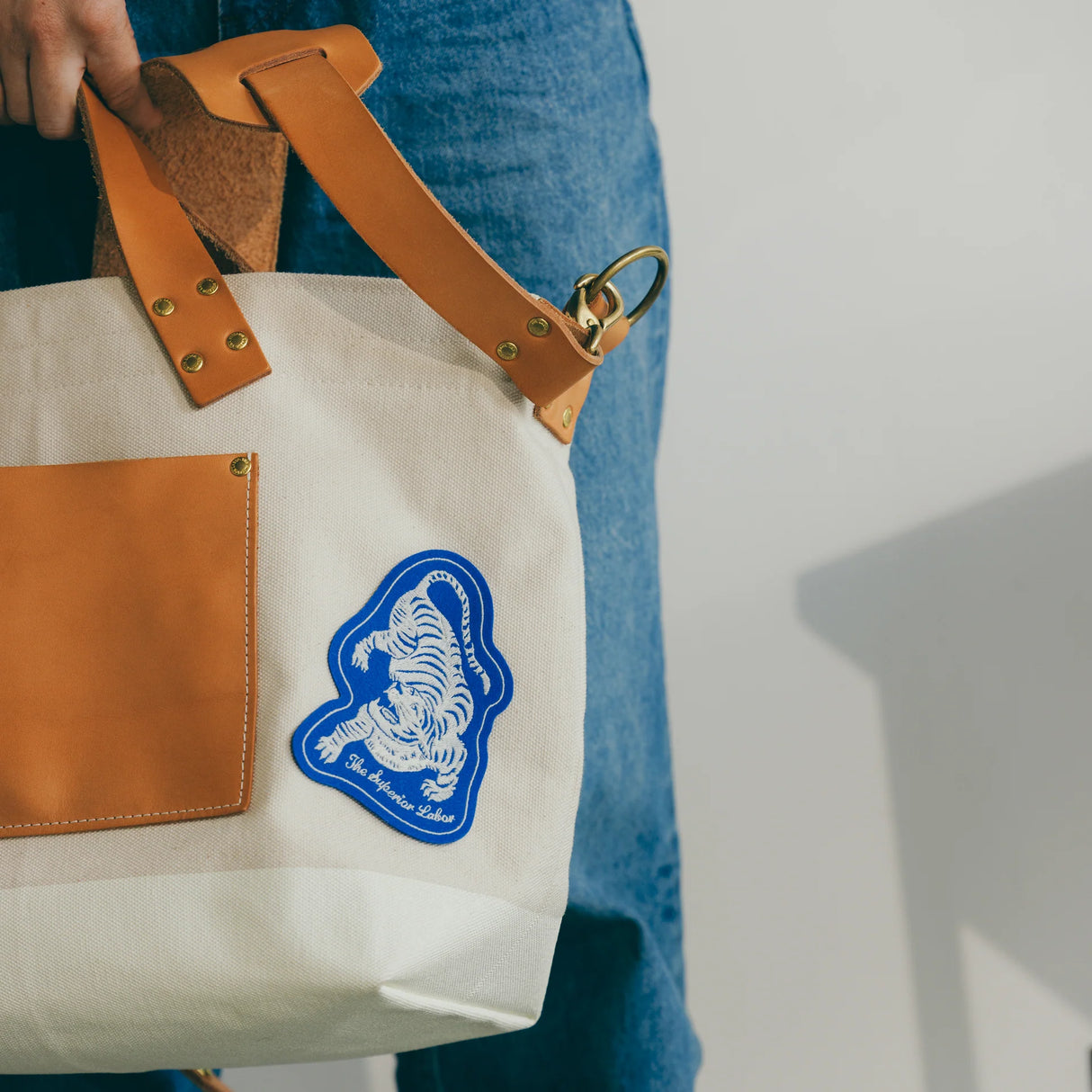 TSL original patch. Perfect to decorate your bag, clothes, or journals!
Size: W 9×H 13cm
Canvas Products
Painted areas may be affected by friction or water, which can cause color transfer. Please handle with care.