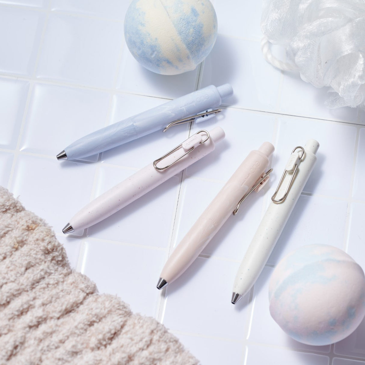 Bolígrafo de gel Uni-ball One P de 0,5 mm con punta de color té blanco