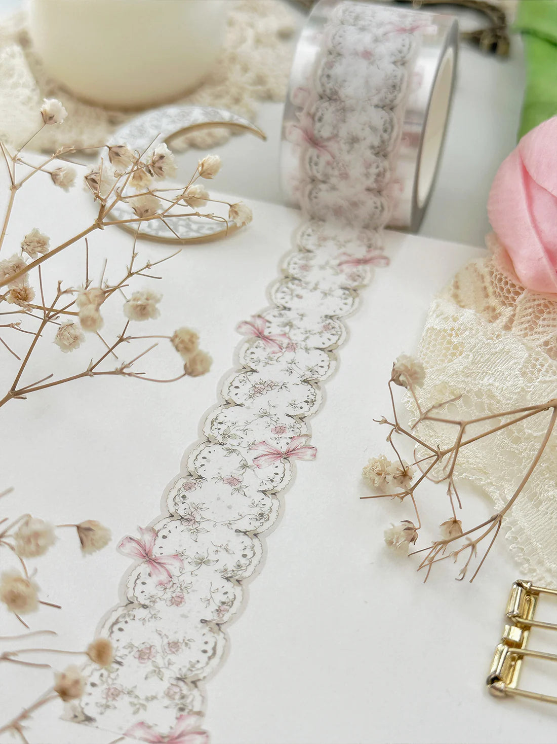 ♡ bows & lace die cut washi tape
♡ 27mm wide - die cut washi is very delicate, careful when unraveling!
♡ all washi is 10m long