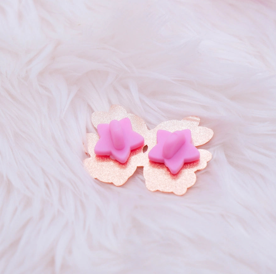Pin de esmalte: conejitos ángeles con forma de estrella y luna