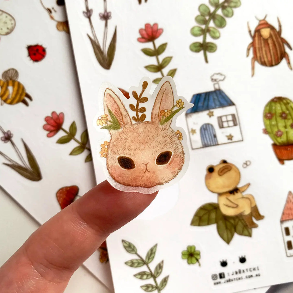This whimsical garden themed washi sticker sheet was illustrated by jb0xtchi (Jessica Ng). jb0xtchi creates stationary and small trinkets from whimsical ideas in the form of painting using ink, watercolour, and gouache.
Washi Material Sticker Sheet
Height: 170mm x Width: 90mm
Includes 1 sticker sheet