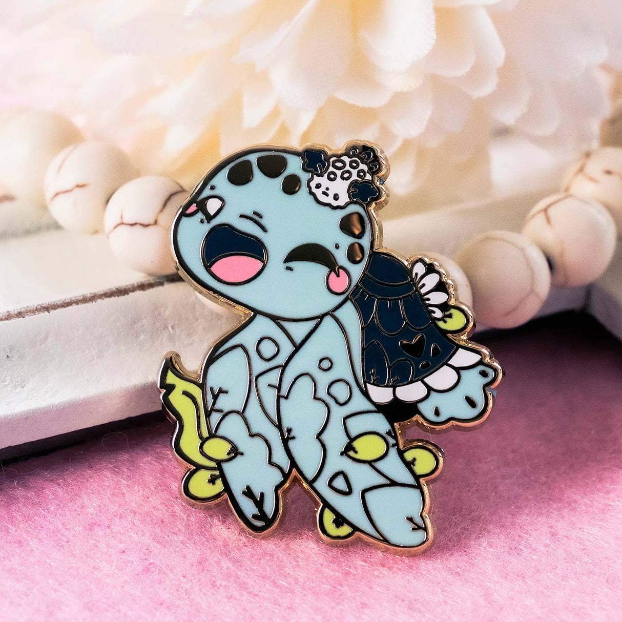 Pin de esmalte de tortuga laúd