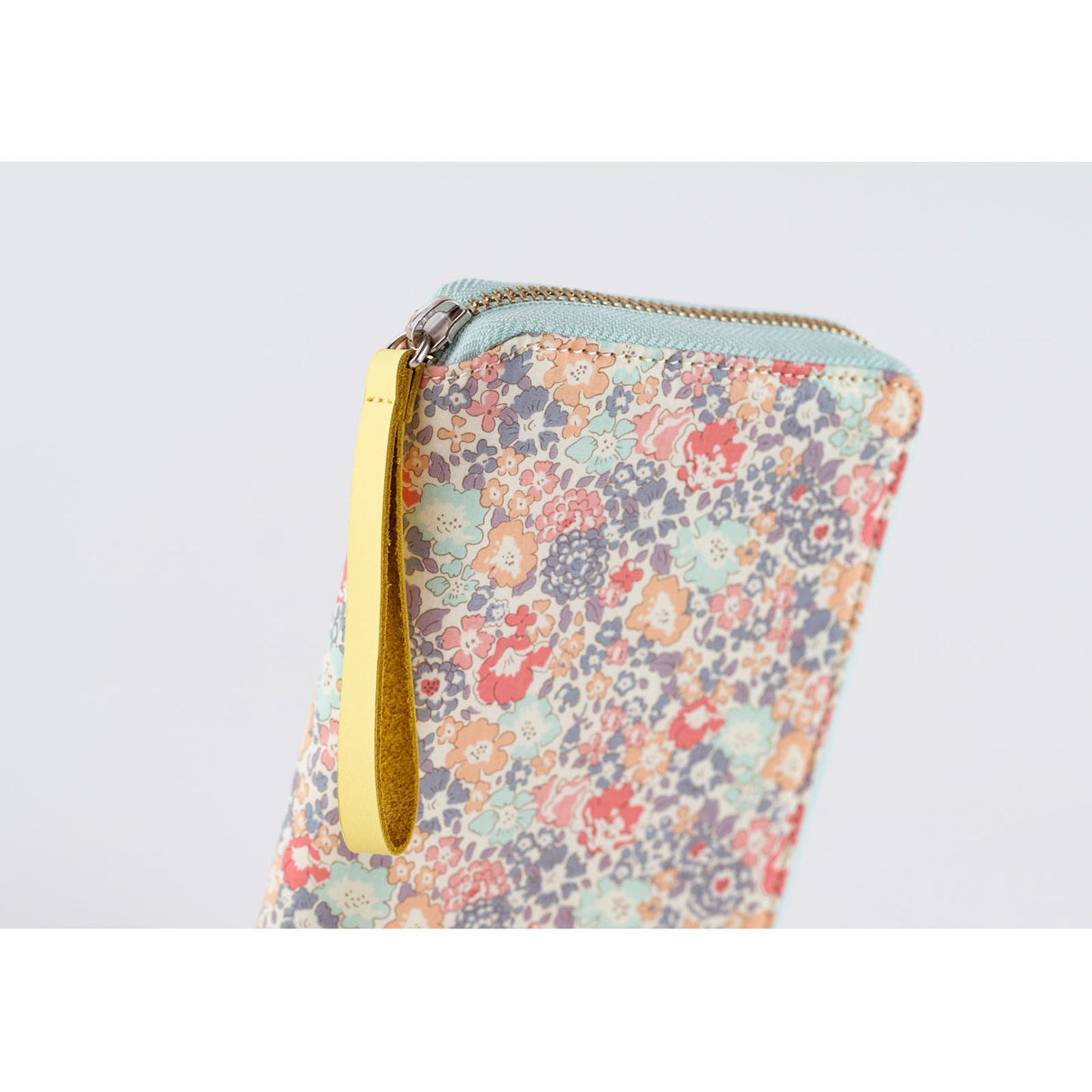 Portada de la Semana Hobonichi 2025 de Liberty Fabrics Michelle