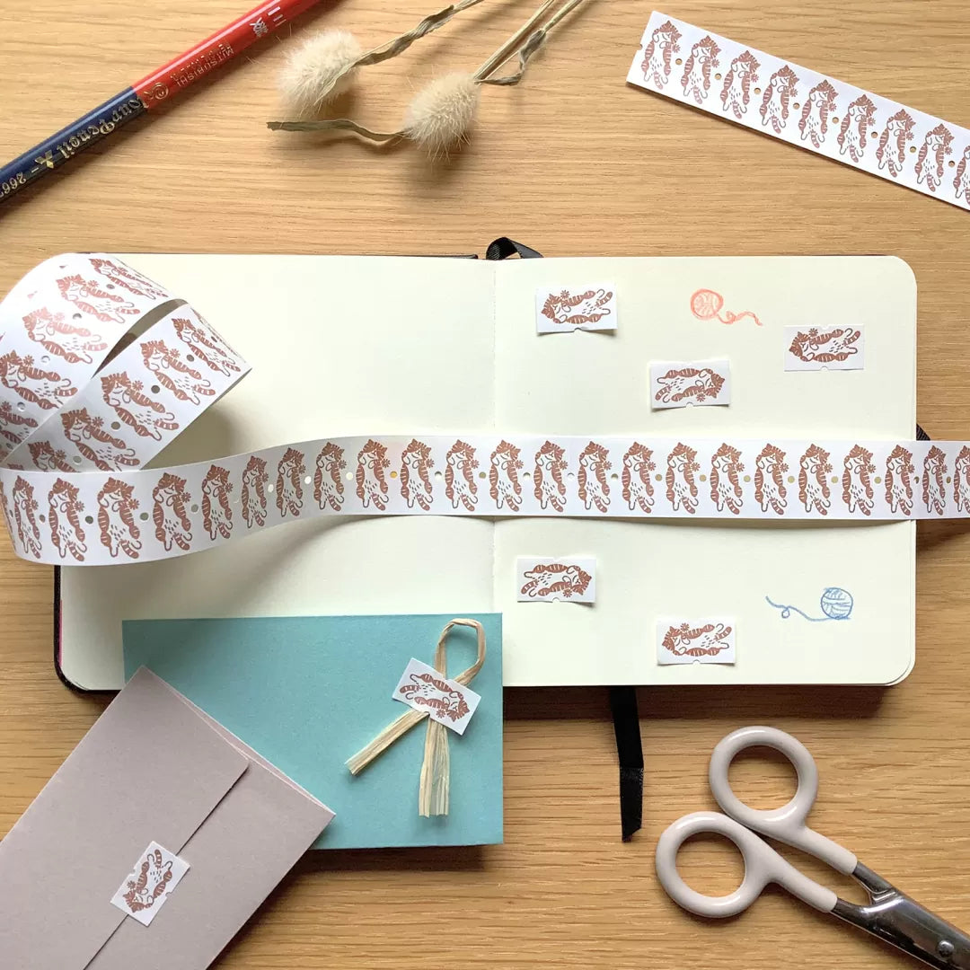 Add a playful touch to your journaling, packaging, and everyday labeling with this charming label seal roll from 4legs. These labels feature a cute cat wanting a belly scratch illustration.&nbsp;

Number of stickers: 1,000&nbsp;
Sticker: 21.6mm×12mm
Material: Non-glossy paper