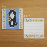 Featuring charming watercolor of cats with flowers and plants from Japanese illustrator 4legs

It is a convenient size that is not too big or too small.&nbsp;Please use it&nbsp;as a communication tool for small thank you and announcements.&nbsp;There are no lines on the front side, so&nbsp;you can use it freely as&nbsp;a shop card or business card&nbsp;with stamps and stickers&nbsp;as well as memos and letters.&nbsp;It is a great gift for people who like paper.&nbsp;The gorgeous and gentle designs&nbsp;will