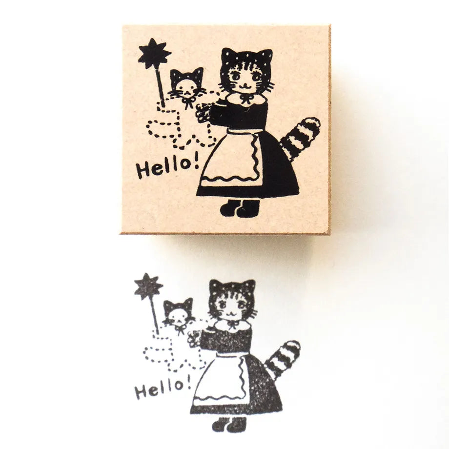 Stamp by illustrator Aiko Fukawa.
The cat holding a fluffy stuffed animal is absolutely adorable.
It adds a cute touch to the little blank space on cards or notebooks.