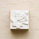 Stamp by illustrator Aiko Fukawa.
The cat holding a fluffy stuffed animal is absolutely adorable.
It adds a cute touch to the little blank space on cards or notebooks.