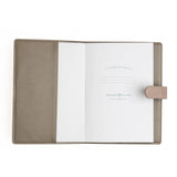 The Songbird in Beige Everyday Deluxe System is a beautifully flexible notebook crafted for your evolving creativity. Designed with a refillable format, and a soft vegan leather cover, it’s both eco-conscious and endlessly inspiring.