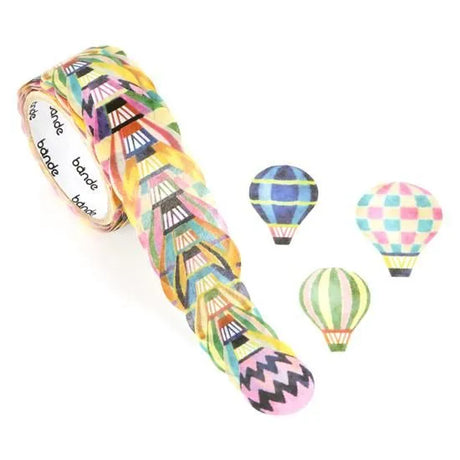 BANDE's popular patterns is back in print! A colorful balloon floats gently and vibrantly. Combine it with sky pattern paper or illustrations of clouds and the sun to create a decoration that looks as if it is floating in the sky.
It's also recommended to pair it with balloons or bird stickers. If you stick it along the borders of your notebook or notebook, you can create a decoration that will make you smile.