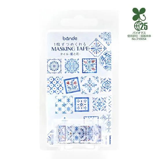 BANDE's popular patterns is back in print!&nbsp;Inspired by a city with a view of the sea, indigo is accented with red flowers and berries.
If you lay them in a row, it creates the impression of a real tile floor. If you stick it along the borders of your notebook or notebook, you can create a decoration that will make you smile.