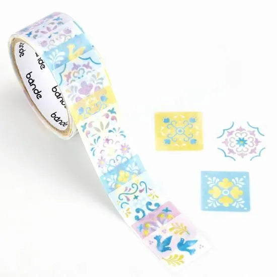BANDE's popular patterns is back in print! The sweet pink color, as if sprinkled with sugar, and the accent blue are the highlights.
Pairs perfectly with cute stickers and masking tape ♪, allowing for a
softly sweet decoration. If you stick it along the borders of your notebook or notebook, you can create a decoration that will make you smile.