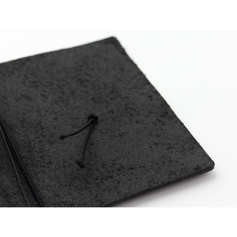 TRAVELER'S notebook Black (Passport Size)