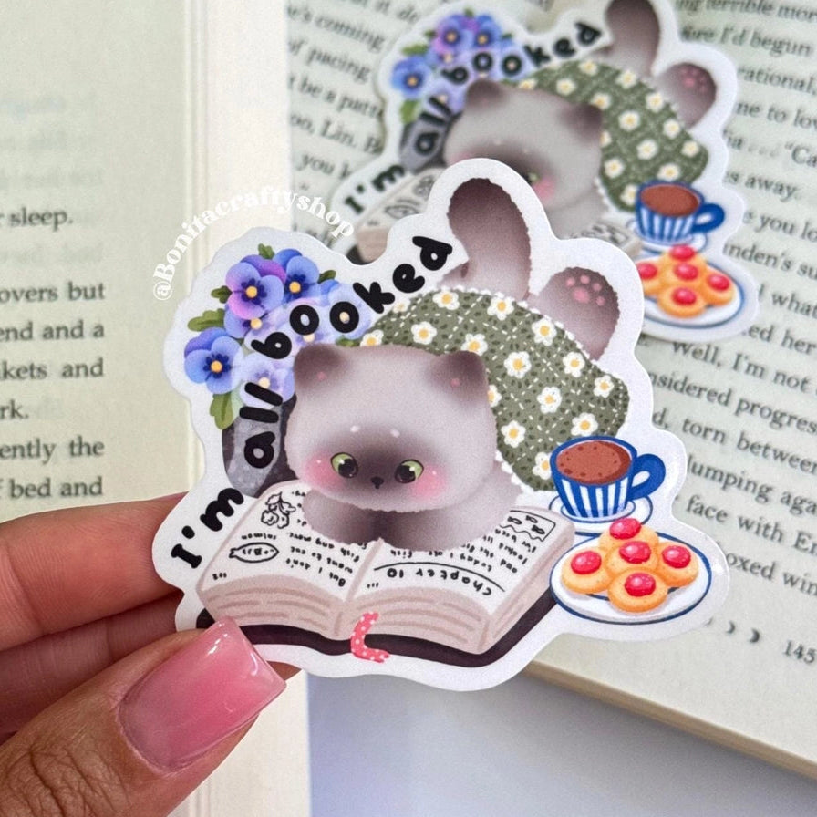 Snuggle up with this I’m All Booked cat sticker . Featuring an adorable fluffy kitty reading a book, a warm cup of coffee, and fresh cookies. This sticker is the perfect cozy companion for any book lover or cat enthusiast.

♡ STICKER DETAILS ♡
~ Sticker size: 2.7’’ inches
~ Printed on matte sticker paper
~ Matte Laminate finish ✨
~ ONLY Handwash. This sticker is not dishwasher or microwave safe.