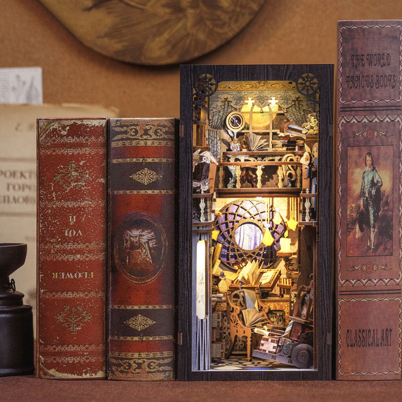 Book Nook Kit: Nebula Common Room with Dust Cover