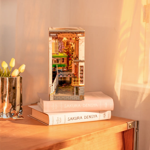 Sakura Densya Book Nook Kit DIY Miniature House