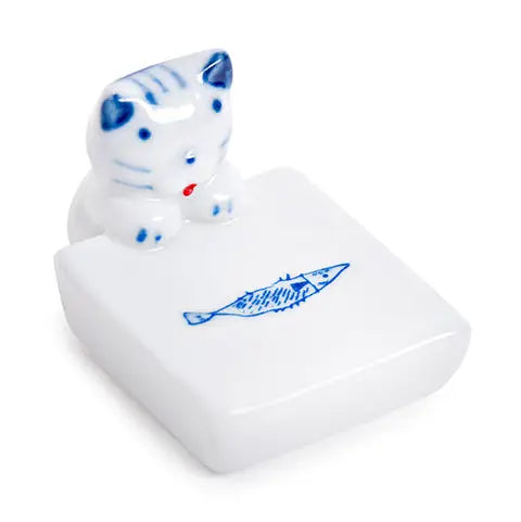 These cute ceramic rests are a perfect stationery addition to your desk! Use them for pens, paint brushes, or take them to your kitchen as a chopstick rest!