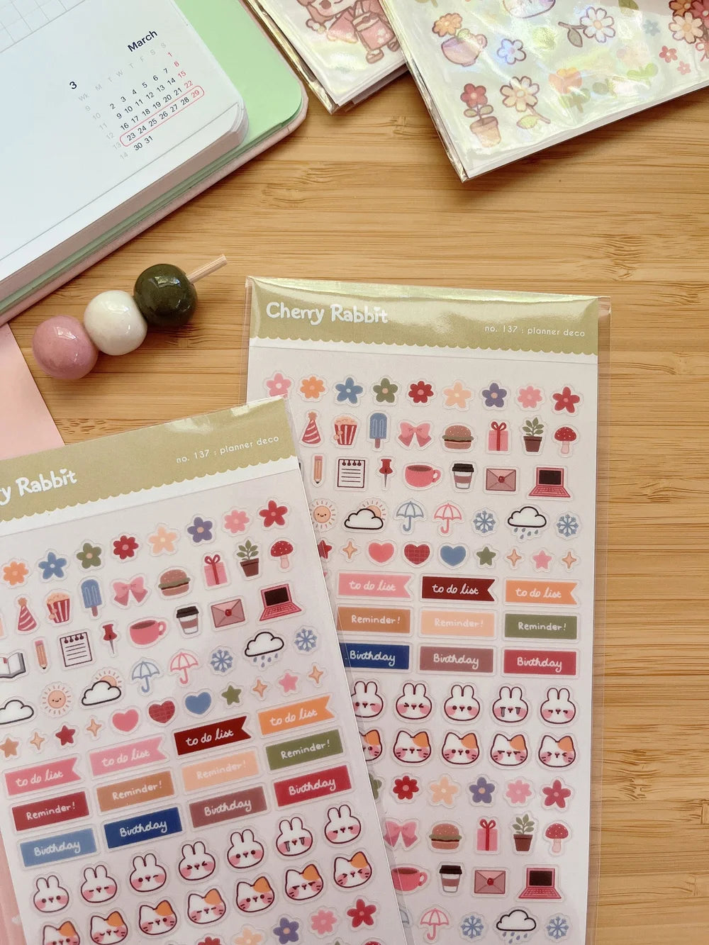 Decorate your planner / diary with these little stickers of japanese sushi !

Kiss cut sticker sheet
1 sheet
Sheet size: 9 x 18 cm
Material: Clear PET