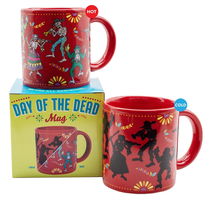Taza de café que cambia de color con el calor del Día de los Muertos