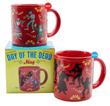 Taza de café que cambia de color con el calor del Día de los Muertos