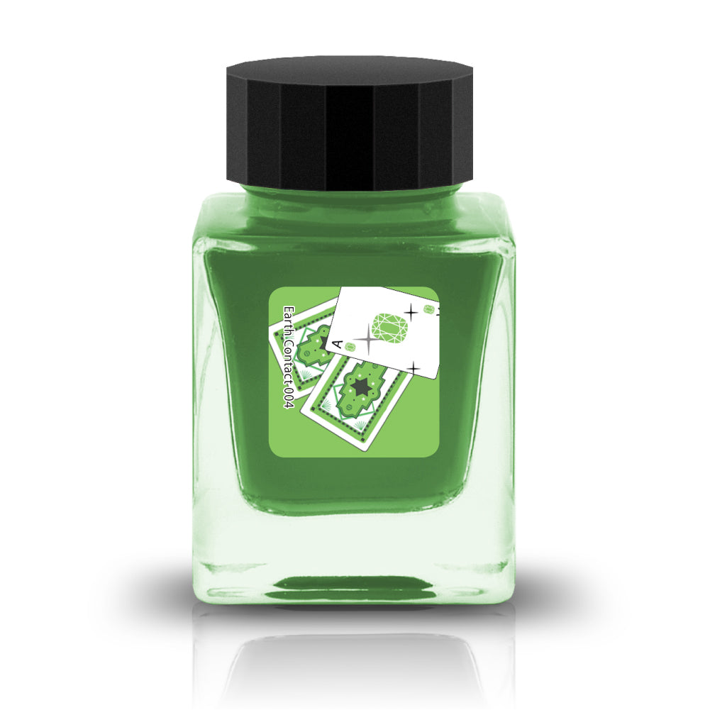 Embrace the bold and vibrant tones of nature through Tono &amp; Lims'&nbsp;Earth Contact Line. Inspired by rich gemstones, each ink color is perfect for those who enjoy adding radiance to their collection. Be sure to shake the bottle well before use to evenly disperse the glitter.

RGB: 125, 224, 99&nbsp;
Green
Shimmering
30 ml