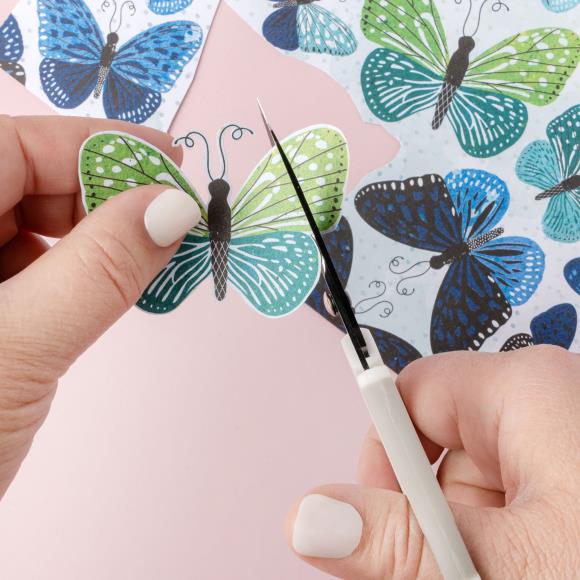 These scissors feature a comfort grip handle that make them perfect to use on all your craft projects! They have non-stick blades and can be used for both right and left handed people.&nbsp;

This package contains Small Precision Scissors, one 5 inch long pair of scissors with a safety cover.