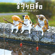 These figures are of cats sitting on a fishing line. They are sitting on the fishing line, looking at the line and relaxing.

Lineup (5 Variants):

Scottish Fold
Calico Cat
Norwegian Forest Cat
Munchkin
Mix