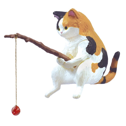 These figures are of cats sitting on a fishing line. They are sitting on the fishing line, looking at the line and relaxing.

Lineup (5 Variants):

Scottish Fold
Calico Cat
Norwegian Forest Cat
Munchkin
Mix