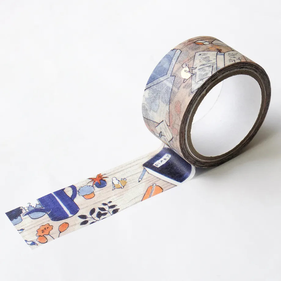 Fujimaki Sayuri Foil-Stamped Masking Tape

On the desk in the morning, the fairies read books, hung out in the sun, and seemed to be having some fun. The fine gold foil stamping beautifully expresses the light shining into the desk.

20mm wide x 5m long