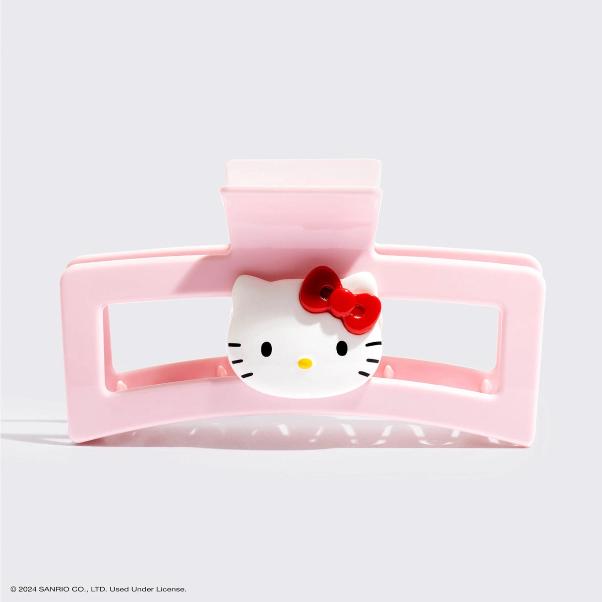 A playfully pink clip featuring Hello Kitty and her iconic red bow, perfect for adding her signature sweetness to your hairstyle.

Great for half-up styles, buns, and everyday updos. Lightweight, durable, and easy to wear!