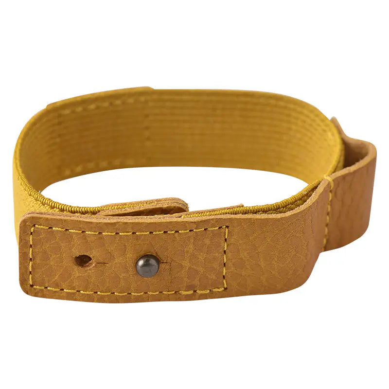 Handy for keeping your book shut in your bag, this bookband is made with an elastic band adorned with the Hobonichi “Hobo” logo. There are two different holes to fit the clasp so you can still use it if your book becomes thicker.

Included in the bookband are slots to store two pens, and the bands come in six colors. (Classic uses natural leather and will grow darker over continued use.)