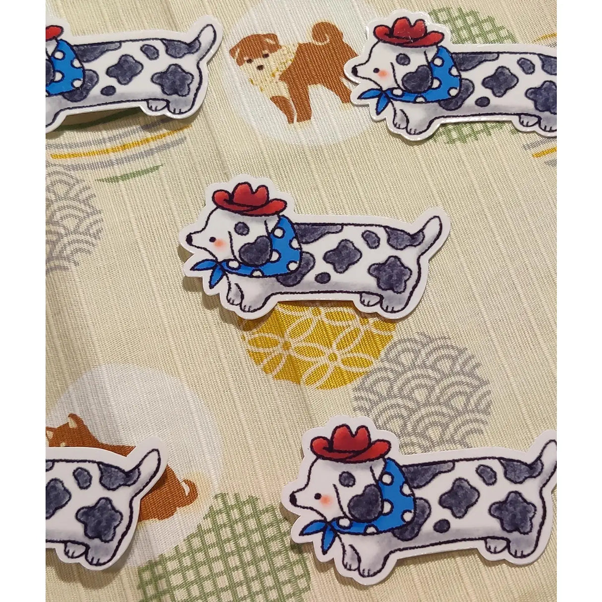 This is a glossy vinyl die-cut paper sticker, illustrated and made in-house by me. It's waterproof and ideal for decorating hard surfaces like laptops, water bottles, and phone cases, adding a cute touch to your belongings.

Material: premium glossy waterproof vinyl