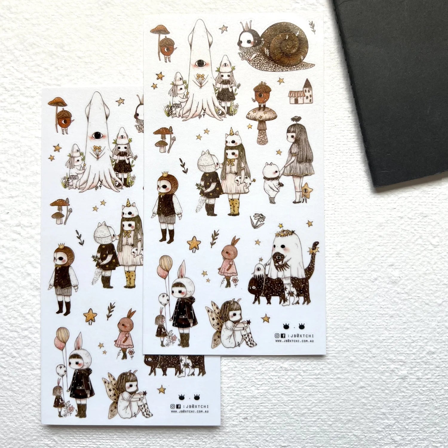 This whimsical washi sticker sheet was illustrated by jb0xtchi (Jessica Ng). jb0xtchi creates stationary and small trinkets from whimsical ideas in the form of painting using ink, watercolour, and gouache.

Washi Material Sticker Sheet
Height: 170mm x Width: 90mm