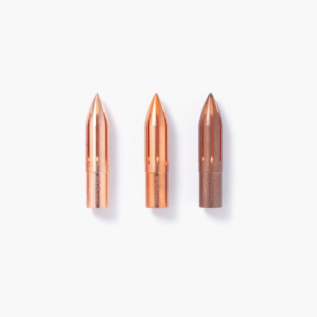 The copper nib was born from a desire for a durable and practical dip pen nib. Enjoy a variety of line widths from fine to broad by tilting the nib at different angles. Fits most nib holders as well as those from our range.

The nib was designed by Yuto Yamazaki of Kuramae-based design studio Alloy. The nib tip has been rounded and polished with meticulous care, providing a remarkably smooth writing experience that defies expectation. Perfected over many iterations, the innovative nib is like no other.

Abo