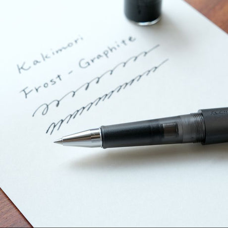 A pen that evokes the texture of frosted glass. Its translucency reveals the internal mechanism as an aesthetic feature. Careful consideration of form and colour palette ensures an elegant presence, even when not in use.&nbsp;

The pen is equipped with thoughtful functionality, including an extended grip section and a screw cap designed for quick access with minimal turns. The visible ink level allows for easy refills.

0.5mm
Includes converter