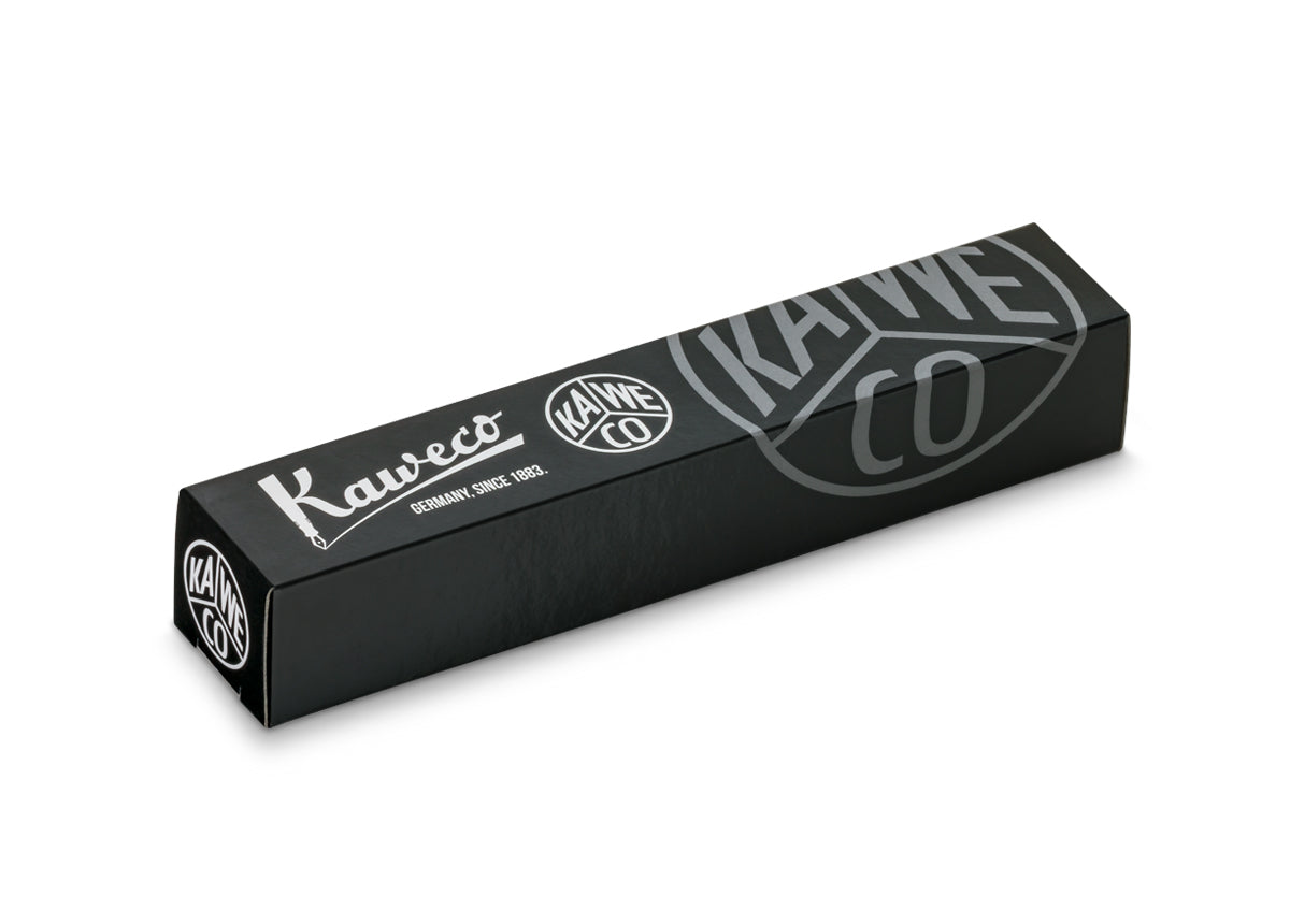 Kaweco CLASSIC SPORT Gel Roller Navy

The rollerball in the color navy captivates with a deep, saturated blue. The color name was coined by the dark blue uniforms of the British Royal Navy officers of the 17th century. It makes us dream of the vastness of the sea and promotes our inspiration.