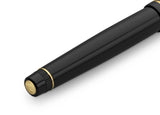 The decorative elements and proportions are based on those of the golden 1920s. This treasure of the German heyday of art, culture and science has been preserved in detail.

The fountain pen consists of more than 20 individual parts. Cap, shaft and grip section, are made of deep black acrylic (PMMA) and polished and assembled by hand.

You can choose between five nib sizes, ranging from extra fine (EF) to extra broad (BB). All nibs are made in Germany. It contains a Royal Blue ink cartridge as standard.

Ma