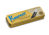 The decorative elements and proportions are based on those of the golden 1920s. This treasure of the German heyday of art, culture and science has been preserved in detail.

The fountain pen consists of more than 20 individual parts. Cap, shaft and grip section, are made of deep black acrylic (PMMA) and polished and assembled by hand.

You can choose between five nib sizes, ranging from extra fine (EF) to extra broad (BB). All nibs are made in Germany. It contains a Royal Blue ink cartridge as standard.

Ma