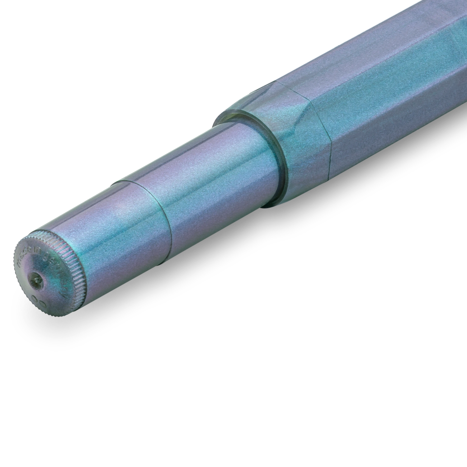 Mysterious as the moon

Houston, we have a new series: the new LUNAR SPORT takes its first steps into the Kaweco standard range. Now the series sparkles again in two more magical nuances: While our Shadow Blue is reminiscent of mysterious galaxy nebulae in the space depths, the Light Blue shines with its more subtle and gentle properties, like forget-me-nots in full bloom.

Both are imbued with an intriguing, iridescent color change that makes the blue and purple hues dance on the surface of the pencil, dep